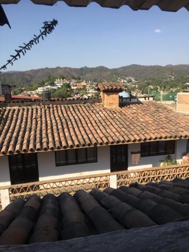 a view from the roof of a house at Loft con excelente ubicación en Valle de Bravo in Valle de Bravo