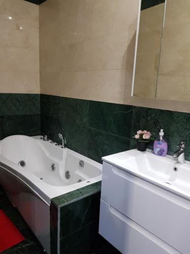 Ένα μπάνιο στο Ground Floor Mega Mall National Arena Monza