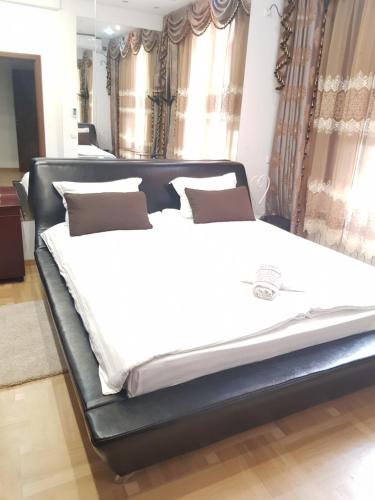 Ένα ή περισσότερα κρεβάτια σε δωμάτιο στο Ground Floor Mega Mall National Arena Monza