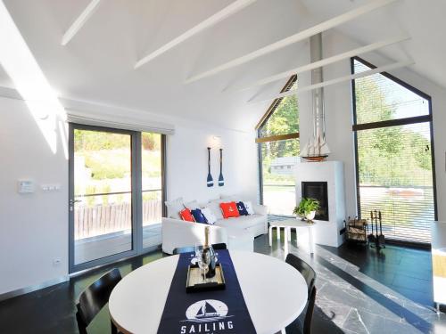 Χώρος καθιστικού στο Holiday Home in Bytów by Private Lake