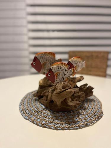 a bird figurine of two birds on a nest at Departamentos frente al mar in Tonsupa