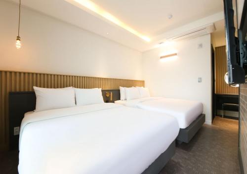 West In Hotel Yeosuにあるベッド