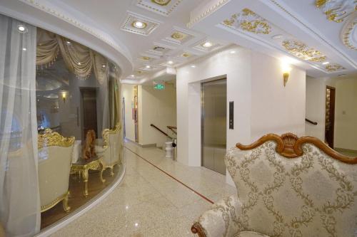 Ένα μπάνιο στο Dream Luxury Hotel