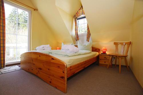 Tempat tidur dalam kamar di Cottages in fir park, fir