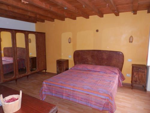 a bedroom with a bed and a mirror at Calì B&B in Alatri