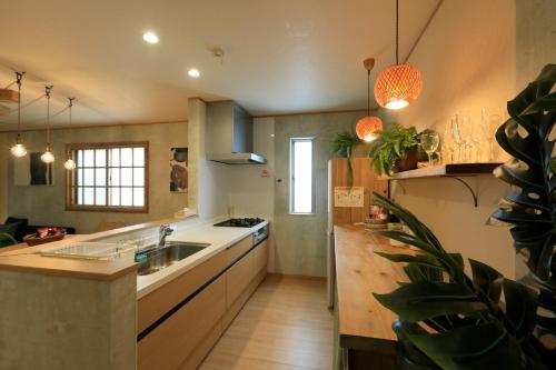 Köök või kööginurk majutusasutuses SHIOYA STAY