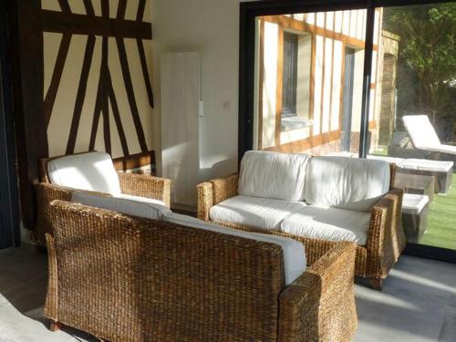 Ruang duduk di Townhouse near Bay of Somme and Norman Beaches