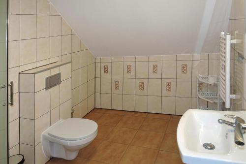 a bathroom with a toilet and a sink at Holiday flat, Kolczewo in Kołczewo