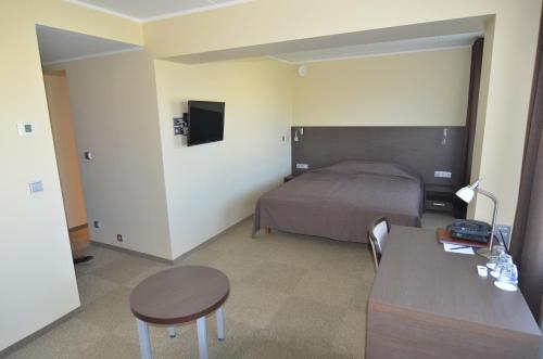 Postel nebo postele na pokoji v ubytování Tehvandi Hotell