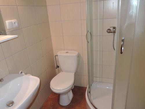 a bathroom with a toilet and a sink and a shower at Holiday homes under the willow tree, Kolczewo in Kołczewo
