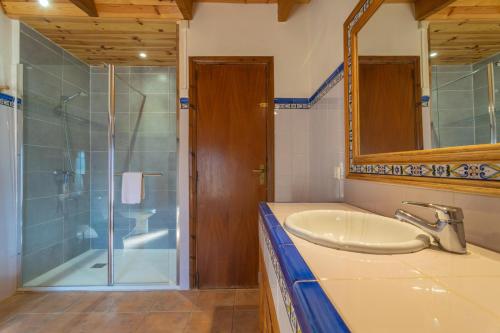 A bathroom at Es Molí Can Torres