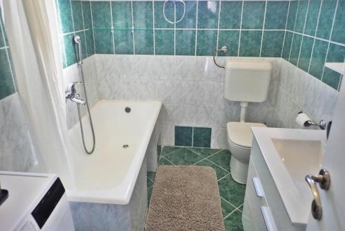Kúpeľňa v ubytovaní Apartment in Maslenica with Sea View
