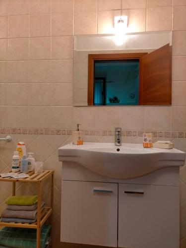 a bathroom with a white sink and a mirror at Onda Mare in Giovinazzo