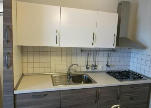 Kuchyň nebo kuchyňský kout v ubytování Appartamento a 200m dal mare