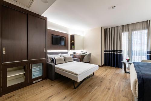 Ένα ή περισσότερα κρεβάτια σε δωμάτιο στο Aprilis Deluxe Hotel