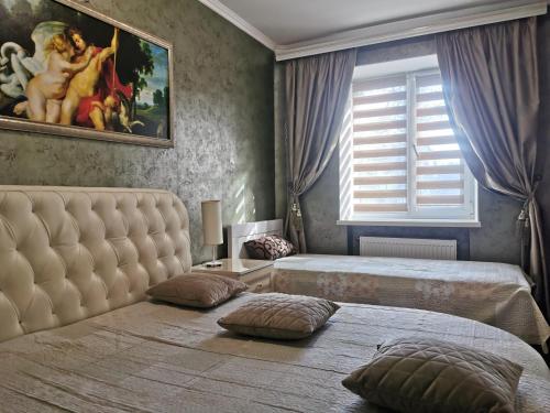 A bed or beds in a room at Chernigov City Centre Apartments