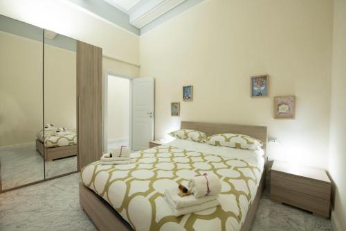 Cavour Rosa Apartment by Mamo Florence