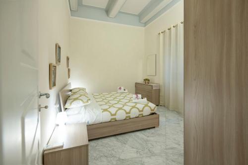 Cavour Rosa Apartment by Mamo Florence