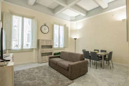 Cavour Rosa Apartment by Mamo Florence