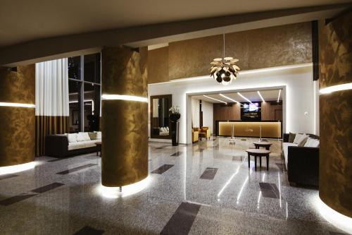 The lobby or reception area at Hotel Vivat