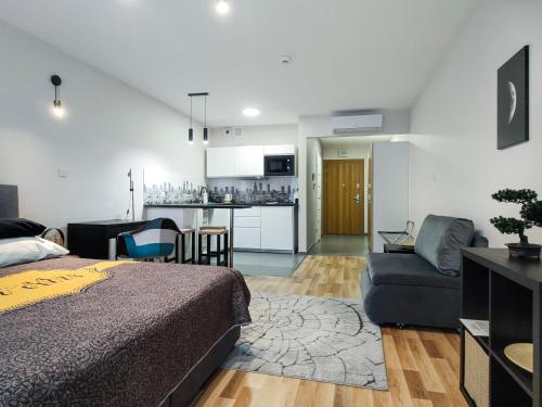 Dapur atau dapur kecil di EASY RENT APARTAMENTS - Silver 9, Basen & SPA, Centrum Free Parking 24h Check-in