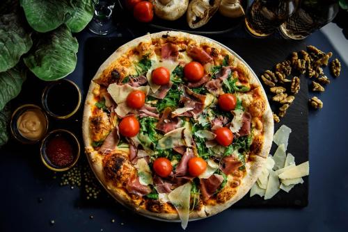ホテルの敷地内または近くでの食事または食べ物