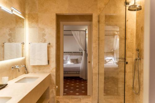 a bathroom with a sink and a toilet at Borgo San Luigi in Monteriggioni