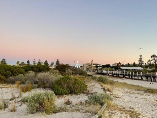Gallery image of Seabreeze at Semaphore #8 - On the Esplanade in Semaphore