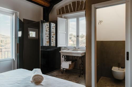 a bathroom with a sink and a toilet and a tub at La pagliera in Agrigento