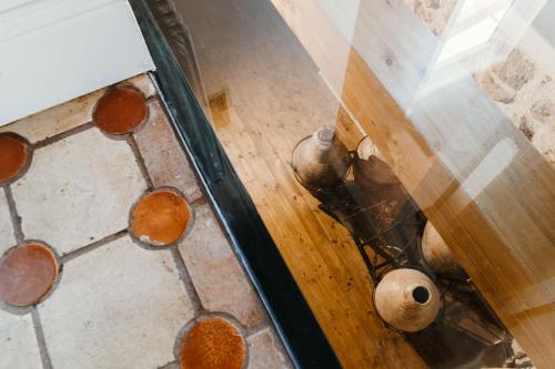 an overhead view of a floor with a mirror at La pagliera in Agrigento