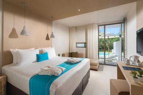 Ένα ή περισσότερα κρεβάτια σε δωμάτιο στο The Island Hotel - Adults Only -