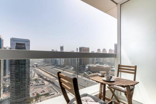 a table and chairs on a balcony with a view at GuestReady - Fantastic Apartment by Dubai Marina and Jumeirah Beach! in Dubai