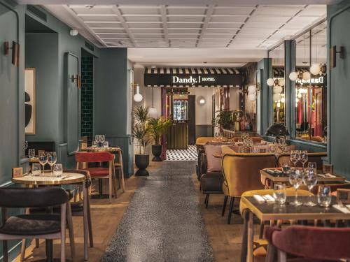 Ruang duduk di Dandy Hotel & Kitchen