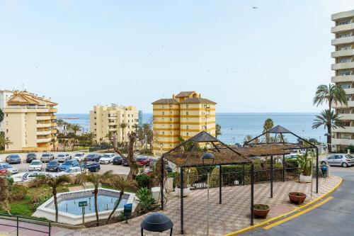 Seaview beachfront studio with aqua park & balcony