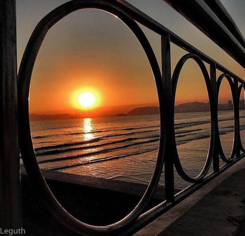 Beira-mar      Viagem Sustentável - Nível 2   Em 5 minutos a pé tá na praia e no Shopping Praiamar, 2 quartos, 2 banheiros, portaria 24 horas, elevador, garagem, ar condicionado, wi-fi, pets ok, horário flexível! é boa?