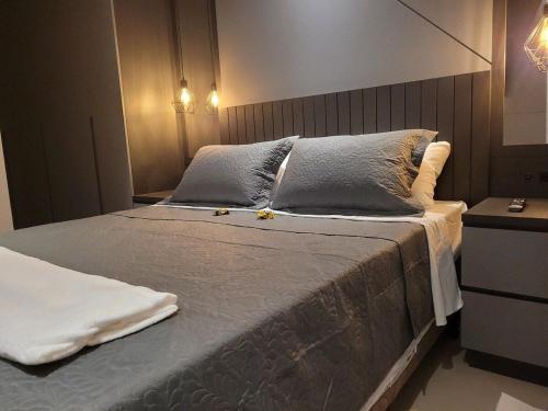 Кровать или кровати в номере Apto 2 suítes na Praia dos Amores