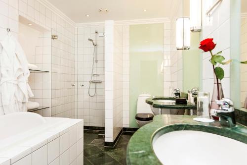 Koupelna v ubytování Elite Hotel Savoy