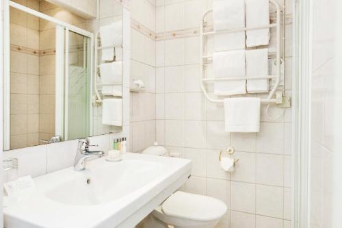 Koupelna v ubytování Elite Hotel Savoy