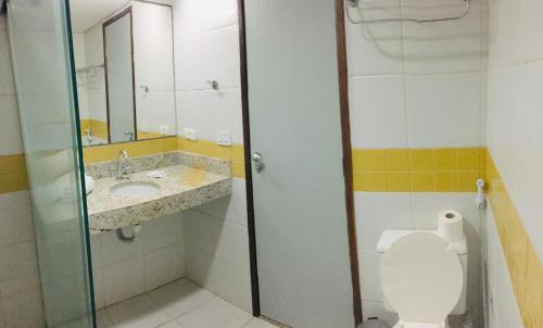 Bilik mandi di Pipas Bay - Aparthotel Beira Mar