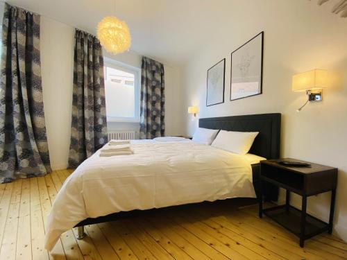 Katil atau katil-katil dalam bilik di URBAN STAY Hamburg - Apartments "BACKBORD" & "STEUERBORD mit Sauna"