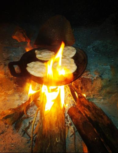 a bowl of food on top of a fire at ARANI HOMESTAY in Polonnaruwa