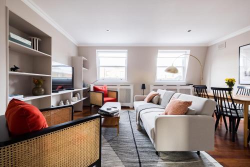 The Chelsea Corner - Stylish 2BDR with Rooftop Terrace