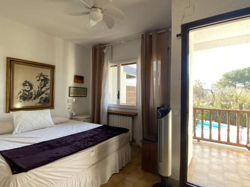 En eller flere senger på et rom på R97 Casa Alorda