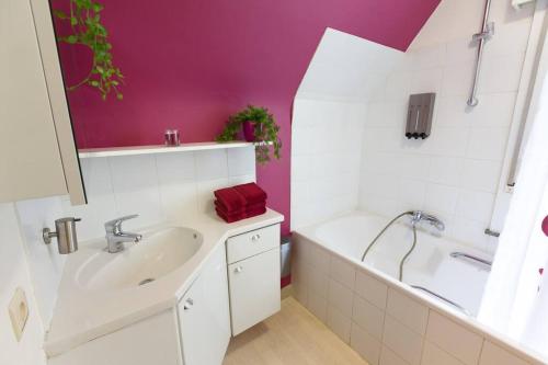 Ванная комната в Gezellige woning met 3 slaapkamers en gratis parking