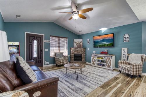 a living room with blue walls and a ceiling fan at The Mason Jar, Hot Tub, WIFI, 560 FREE tickets each paid day in Pigeon Forge