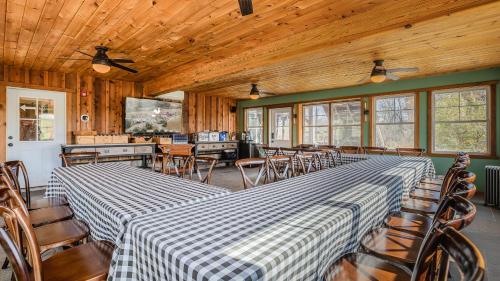 a dining room with a table and chairs at Zion Springs in Hamilton