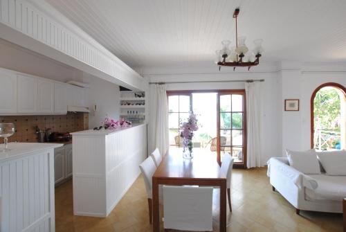 Η κουζίνα ή μικρή κουζίνα στο Stavento Apartments