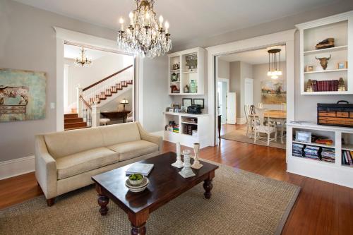 a living room with a couch and a table at Katy House Bed and Breakfast in Smithville