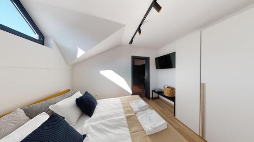 Μια τηλεόραση ή/και κέντρο ψυχαγωγίας στο OTTA Apartments Golte C2
