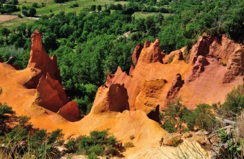 an image of a rock formation in the desert at Le petit carnot in Apt